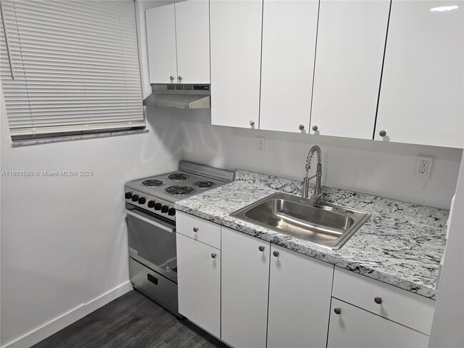 2416 Sherman St in Hollywood, FL - Foto de edificio - Building Photo
