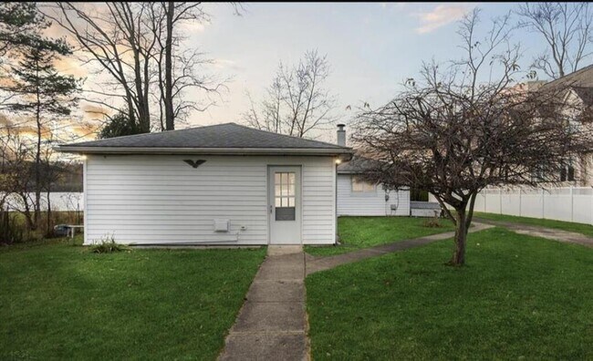 10922 Bob White Bch Blvd in Whitmore Lake, MI - Building Photo - Building Photo
