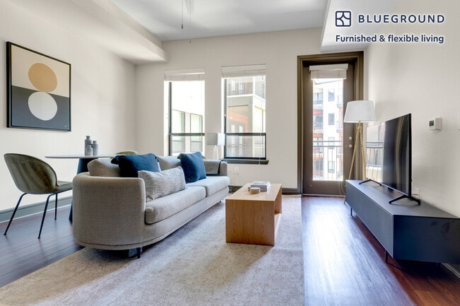 3201 Esperanza Crossing