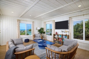 67 East E Street in Encinitas, CA - Building Photo