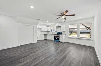 2320 Wavell St in Houston, TX - Foto de edificio - Building Photo