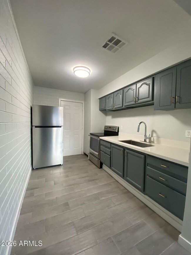 property at 1321 N 48th Pl