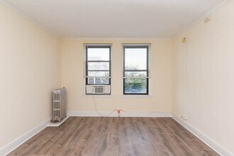 3335 W Diversey Ave, Unit 512 in Chicago, IL - Foto de edificio - Building Photo