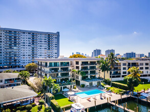 Twin Towers of Hollywood in Hallandale Beach, FL - Building Photo - Building Photo