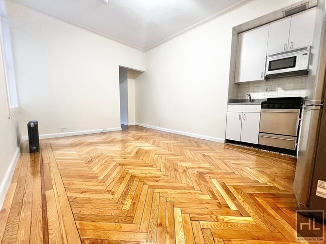 WEST 13 STREET in New York, NY - Building Photo - Building Photo