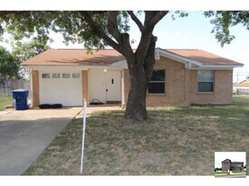 905 N 19th St in Copperas Cove, TX - Building Photo