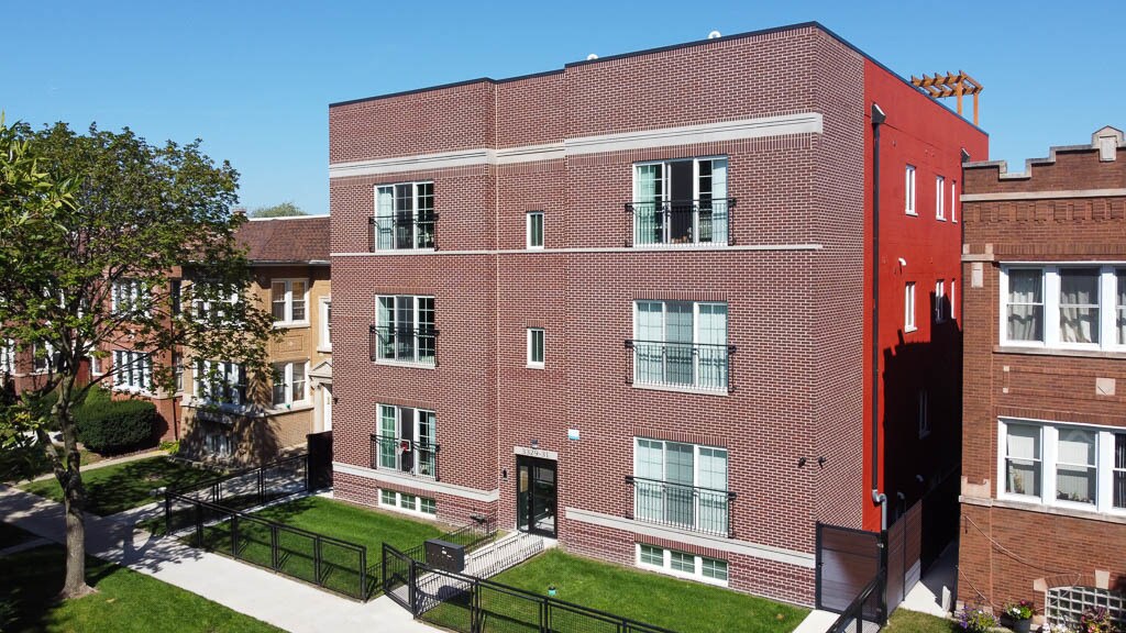 3329 N Avers Ave in Chicago, IL - Building Photo