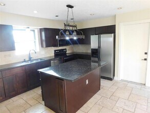 4718 Blueberry Hill Dr in Houston, TX - Building Photo - Building Photo