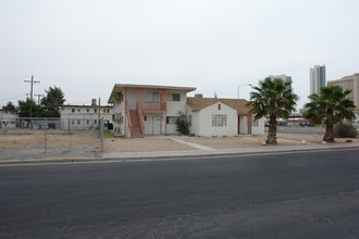 2217 S Fairfield Ave in Las Vegas, NV - Foto de edificio - Building Photo