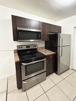 738 NE 86th St in Miami, FL - Building Photo