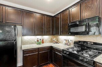 64 Woodland Hills Dr, Unit B in Conroe, TX - Building Photo - Building Photo