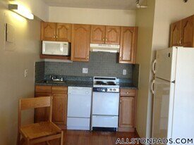 1110 Commonwealth Ave in Boston, MA - Building Photo