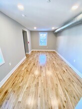 1523 W Girard Ave in Philadelphia, PA - Foto de edificio - Building Photo