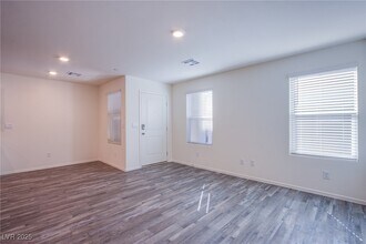 4949 Fern Mesa Ave in Las Vegas, NV - Foto de edificio - Building Photo
