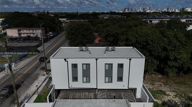 2782 NW 46th St in Miami, FL - Building Photo - Building Photo
