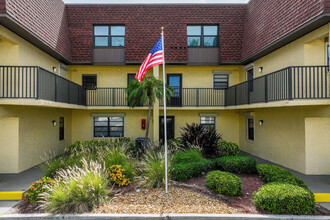 Cocoa Beach Club Condominiums in Cocoa Beach, FL - Building Photo - Building Photo