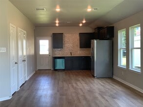 619 W Bayshore Dr in Palacios, TX - Building Photo - Building Photo