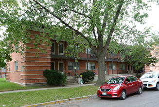 2010 W Touhy Ave in Chicago, IL - Building Photo - Building Photo