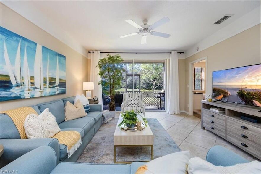 3235 Cypress Glen Way, Unit 302 in Naples, FL - Building Photo