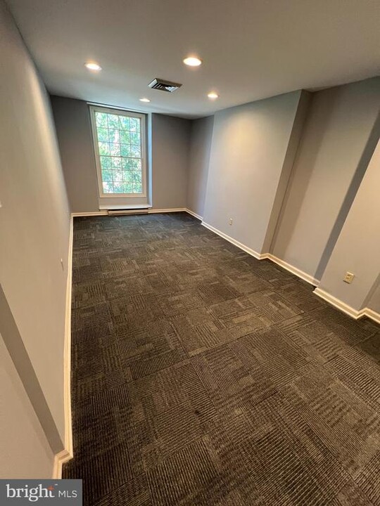 44 E Court St in Doylestown, PA - Building Photo