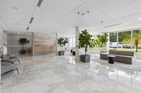 199 Ocean Lane Dr, Unit 811 in Key Biscayne, FL - Foto de edificio - Building Photo