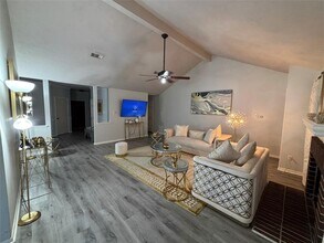 16318 Dawncrest Way in Sugar Land, TX - Building Photo - Building Photo