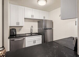 12415 NE 130th Ct in Kirkland, WA - Building Photo - Building Photo