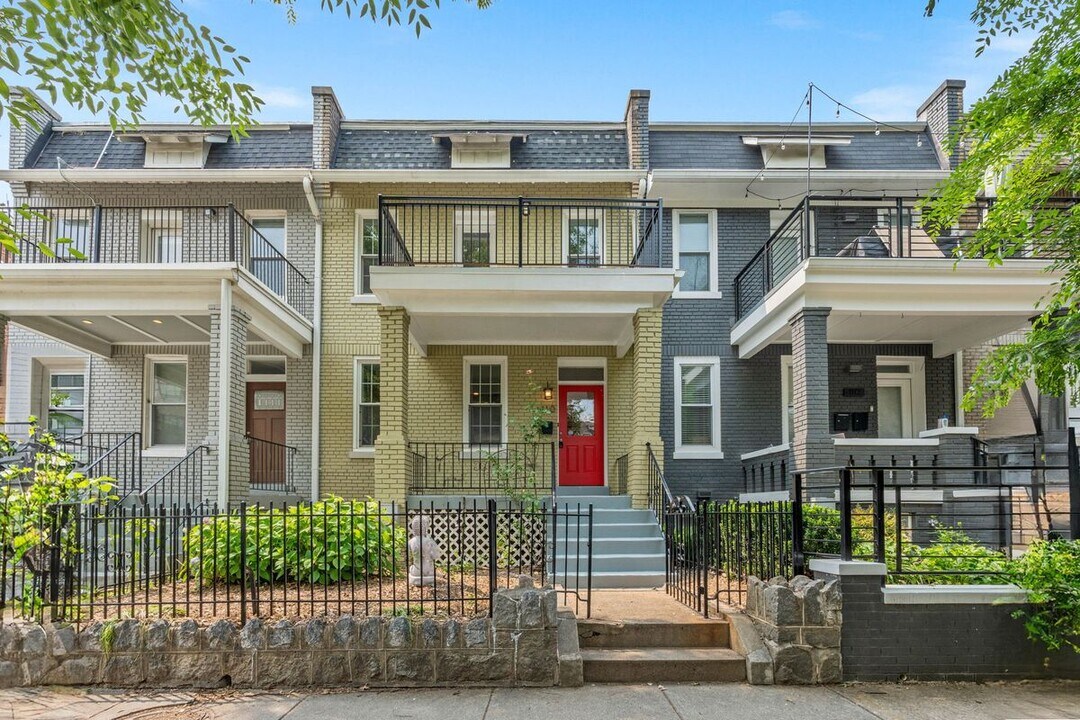 1110 Orren St NE in Washington, DC - Building Photo