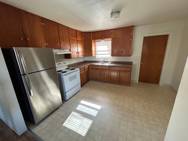 409 S Roosevelt Ave-Unit -411 in Goldendale, WA - Foto de edificio - Building Photo