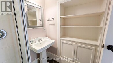 262 Alscot Crescent in Oakville, ON - Building Photo - Building Photo