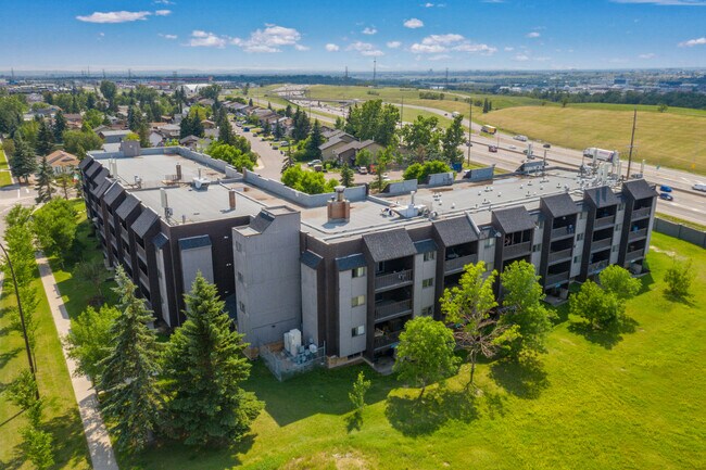 Doverglen Estates in Calgary, AB - Building Photo - Building Photo