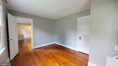 15 E Custis Ave in Alexandria, VA - Building Photo - Building Photo