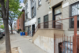 318 Union Ave in Brooklyn, NY - Building Photo - Building Photo