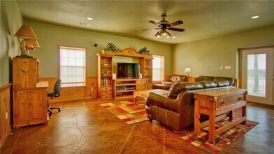 1505 Co Rd 469 in Thrall, TX - Building Photo - Building Photo