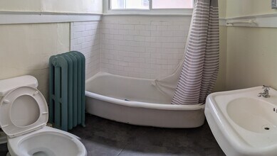 21 E Penn St, Unit #3 in Philadelphia, PA - Foto de edificio - Building Photo