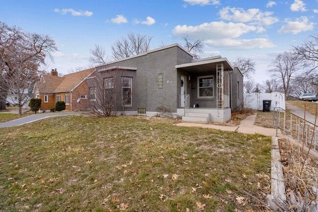 property at 603 W 18th St