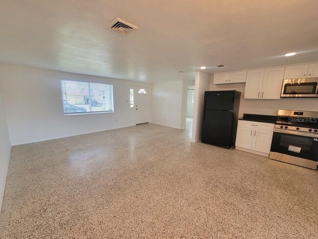 13637 Maria Dr in Hudson, FL - Building Photo - Building Photo