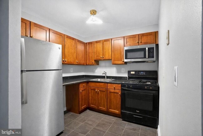 property at 3105 Naylor Rd SE