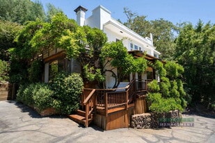 2 Ahrens Ln in Ross, CA - Building Photo