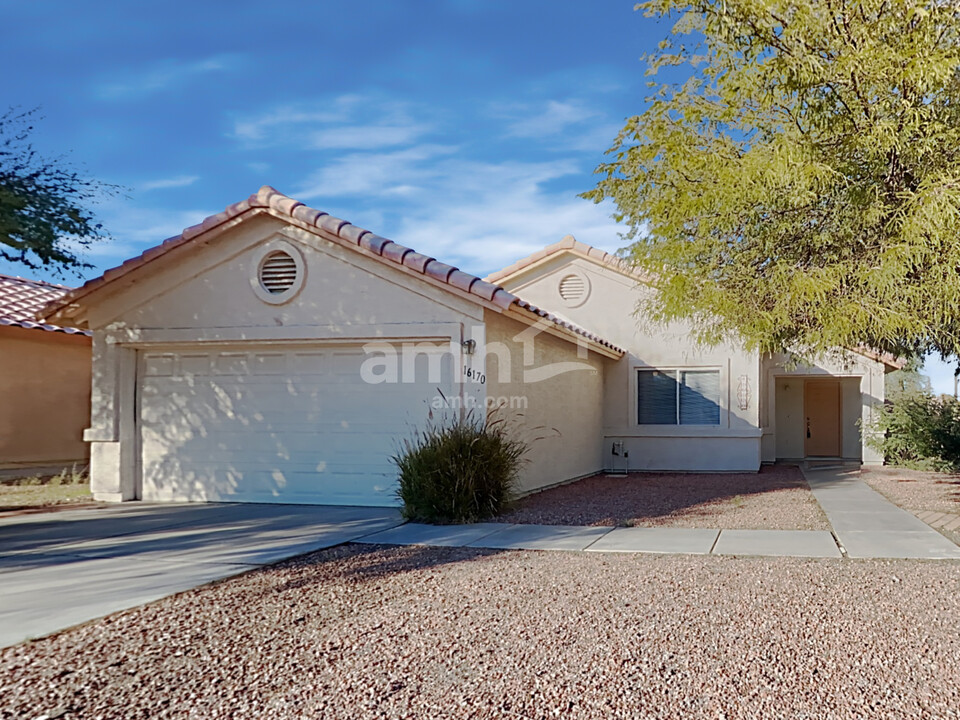 16170 W Jefferson St in Goodyear, AZ - Building Photo