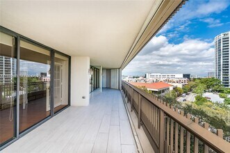 2901 S Bayshore Dr in Miami, FL - Building Photo - Building Photo