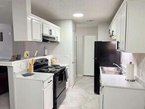 1001 Pecan Crossing Dr in Desoto, TX - Building Photo - Building Photo