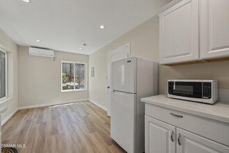 3092 Saddleback Ct in Thousand Oaks, CA - Foto de edificio - Building Photo
