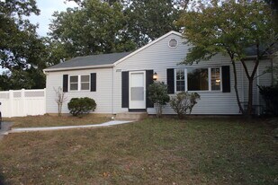 573 Innkeeper Ln in Toms River, NJ - Building Photo