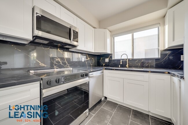 property at 1035 Hayworth Ave