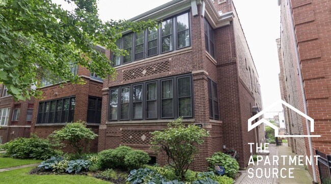 2549 W Wilson Ave, Unit 2 in Chicago, IL - Building Photo - Building Photo