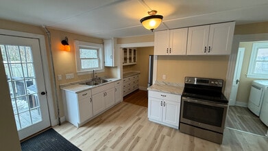 5 Whipple Ct in Coventry, RI - Building Photo - Building Photo