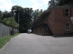 Richmond Place in Memphis, TN - Foto de edificio - Building Photo
