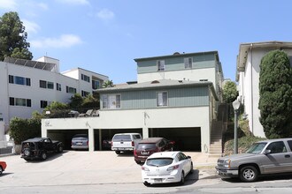 679-685 Levering Ave in Los Angeles, CA - Building Photo - Building Photo