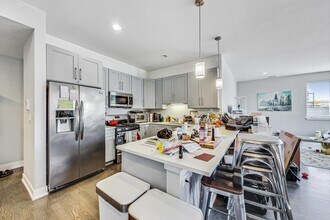 3620 W Irving Park Rd, Unit 2R in Chicago, IL - Building Photo - Building Photo